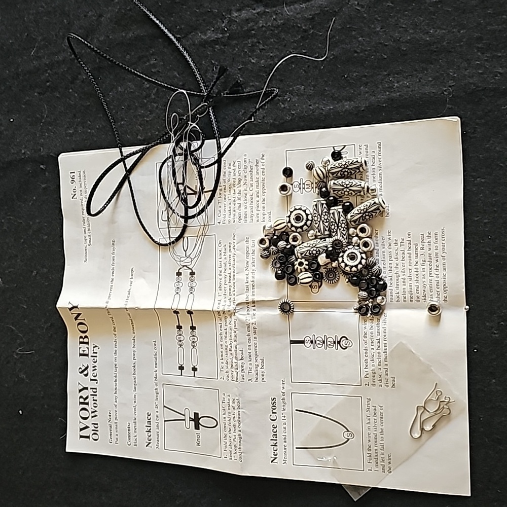 1994 Pastime Activities Jewelry Making Kit 1020